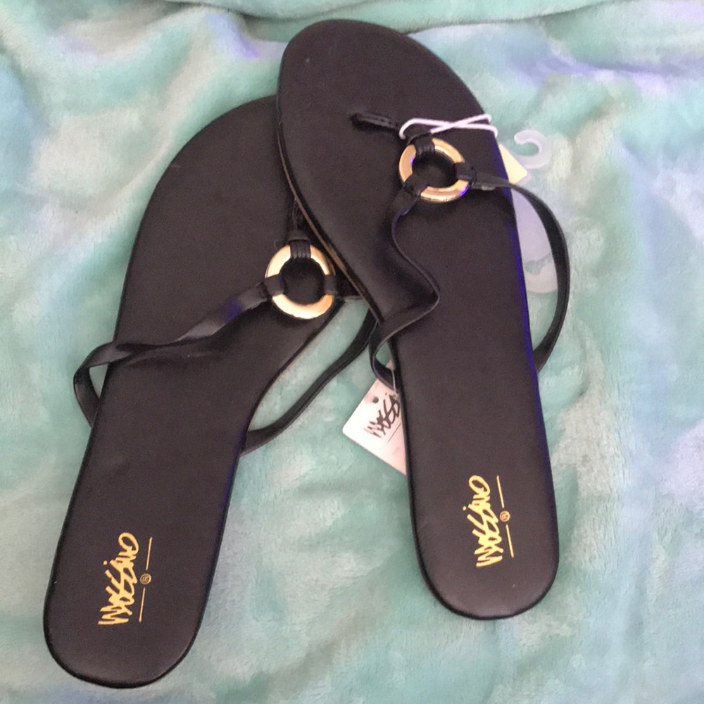 NEW Black and Gold Mossimo Flip Flop Sandals